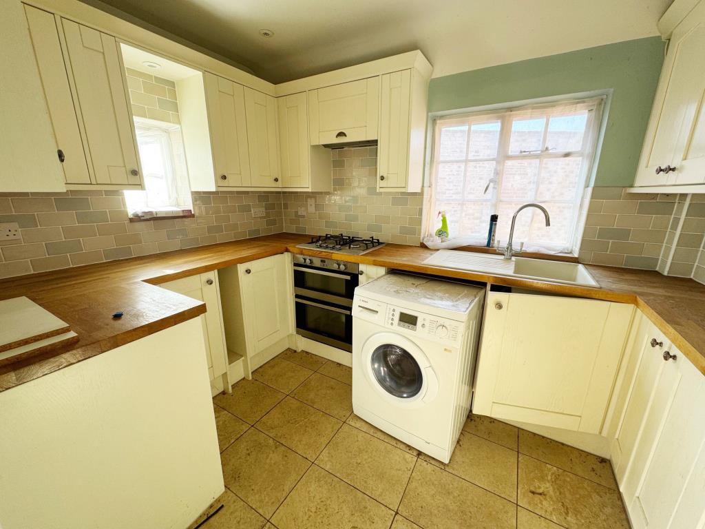 Lot: 181 - PERIOD THREE-BEDROOM LODGE HOUSE FOR IMPROVEMENT - Kitchen